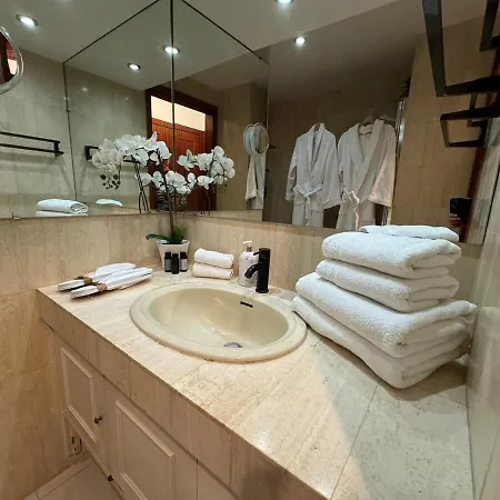 Chic 2 Bedroom With Huge Terrace And Pool